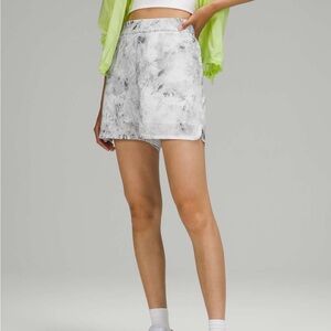 2/$50 Lululemon Flat-Front Relaxed Short 4.5" - Size 4 - Aquila Rhino Grey Multi